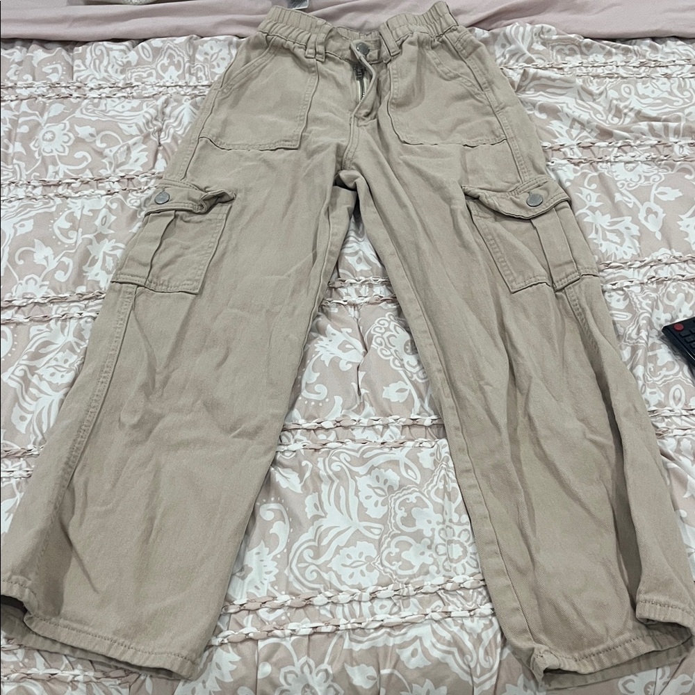 Women’s petite Tan Cargo Pants